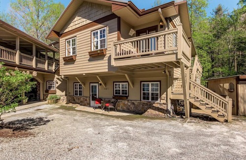 Wiley Cottage | Chianti Ste Vintners Cottage Cozy 3-Bedroom/3-Bath Ste nestled in the Mountains