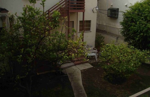 Beverly Hills Apartment | Chic 1-bedroom apartment in lovely Beverly Hills with WiFi, AC