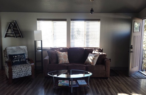 Castle Rock Apartment | Chic 1-bedroom apartment with AC, WiFi in amazing Castle Rock.