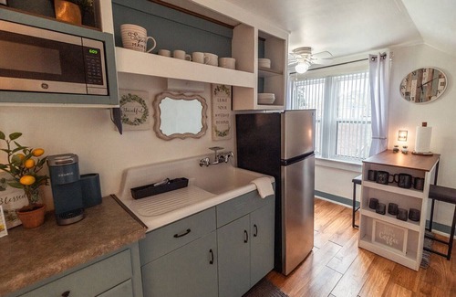 Downtown Apartment | Chic 1-bedroom apartment with WiFi, AC in fabulous Sheboygan