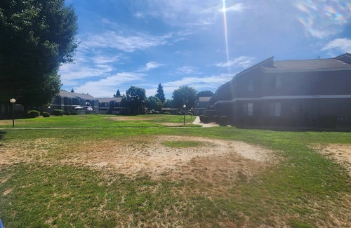 Raisin Apartment | Chic 1-bedroom apartment with WiFi, fitness room, grills and pool in fun Fresno.