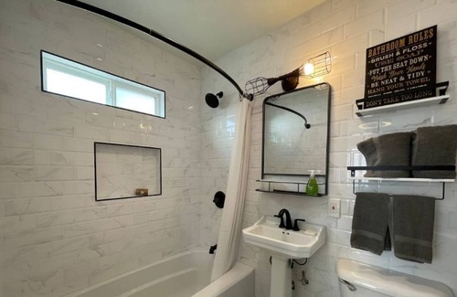 Rosemead House | Chic 1 bedroom guest house - Keyless check-in