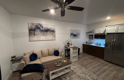 Greenacres Apartment | Chic 1-bedroom retreat in Bakersfield!