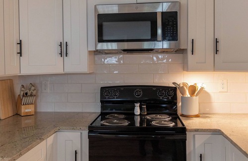 Newnan Apartment | Chic 1-bedroom with AC and WiFi in downtown Newnan