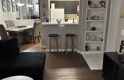 Dallas Apartment | Chic 1-bedroom with fitness room and WiFi in fabulous Dallas