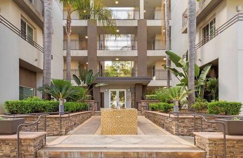 Playa Del Rey Apartment | Chic 1-bedroom with WiFi, AC in wonderful Playa Vista
