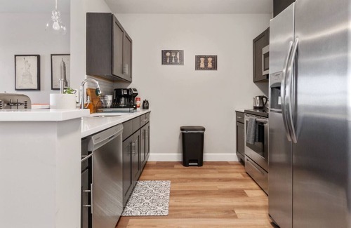 Newark Apartment | ⭐️Chic 1 BR Great Location!⭐️King Bed!⭐️FREE Parking!