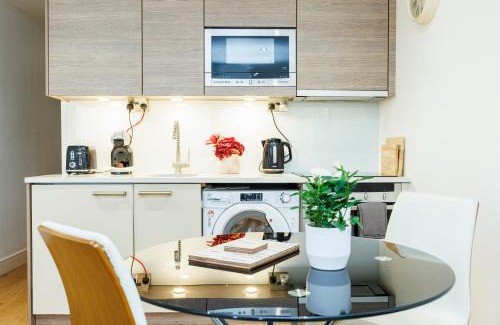 Sands End Apartment | Chic 1BED Waterfront Studio Retreat