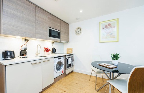 Sands End Apartment | Chic 1BED Waterfront Studio Retreat