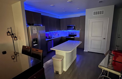 Daytona Beach Apartment | Chic 1BR- 24hr gym, pool & grill Near Beach, Speedway & Stadium