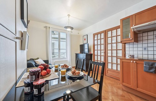 Quartier des Invalides Apartment | Chic 1BR Apartment near Eiffel Tower