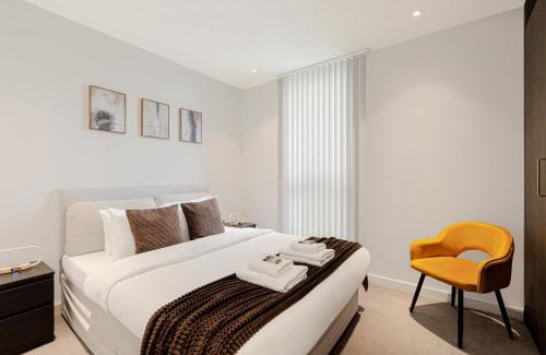 West Hampstead Apartment | Chic 1BR Apt with Terrace & Gym, West Hampstead