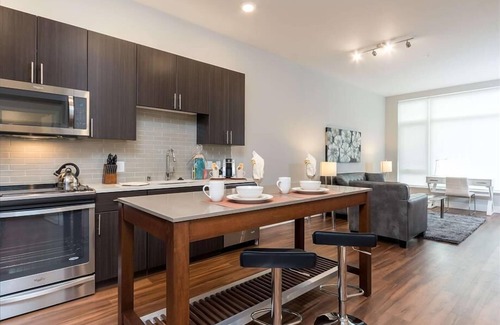Shoreline West Apartment | Chic 1BR | Rooftop Terrace | Pool | Mountain View