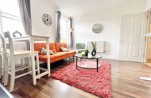 Southampton City Centre Apartment | Chic 2-Bed Apartment in Southampton with Parking