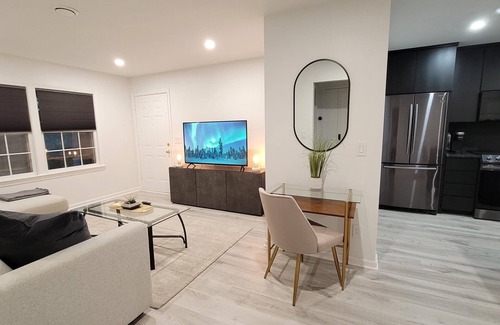 Rosewood Condo | Chic 2 bedroom, 1 bathroom near Fort Jackson, hospitals, and USC