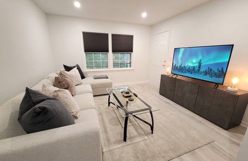 Rosewood Condo | Chic 2 bedroom, 1 bathroom near Fort Jackson, hospitals, and USC