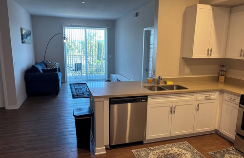 Van Nuys Apartment | Chic 2-bedroom apartment with AC, WiFi in wonderful Los Angeles