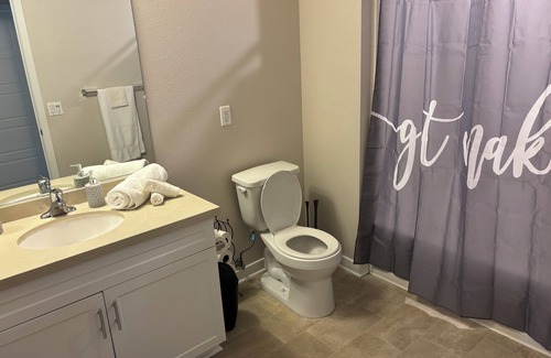 Van Nuys Apartment | Chic 2-bedroom apartment with AC, WiFi in wonderful Los Angeles