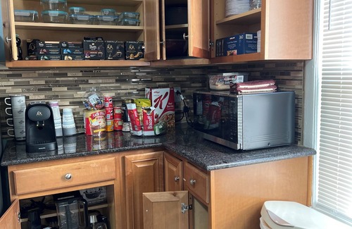 West Town Apartment | Chic 2-bedroom apartment with WiFi, AC in delightful Logan Square Chicago