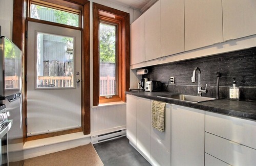 Saint-Jean Street House | Chic 2-bedroom in trendy corner with terrace & king bed