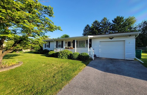 Hummelstown Apartment | Chic 2-bedroom with WiFi and AC in delightful Hummelstown