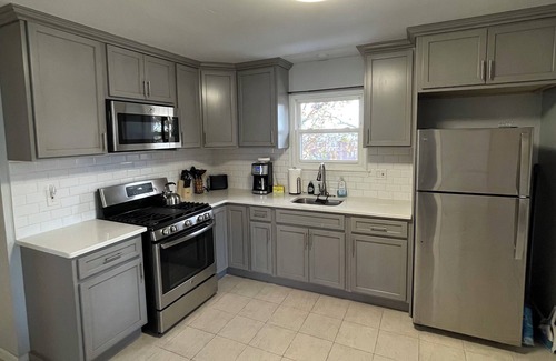 Harrison Apartment | Chic 2Bd - 1Bath, Easy NYC 20 min Train Ride + Parking,