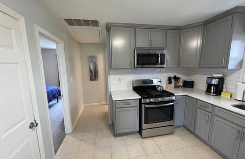 Harrison Apartment | Chic 2Bd - 1Bath, Easy NYC 20 min Train Ride + Parking,