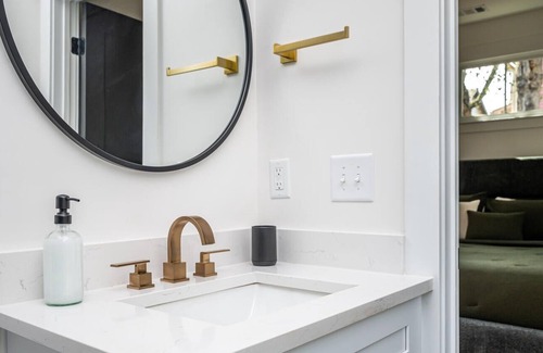 Cabbagetown House | Chic 2BD Cabbagetown Retreat - Steps to Beltline