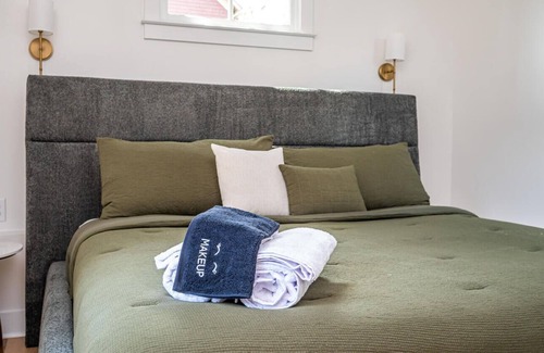 Cabbagetown House | Chic 2BD Cabbagetown Retreat - Steps to Beltline
