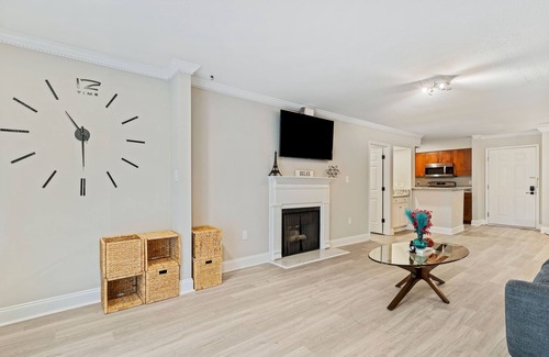 Lindbergh Condo | Chic 2bdr/2bath Urban Retreat - ATL Prime Location with free parking