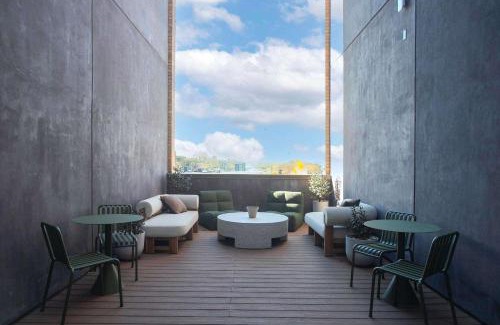 Northern Inglewood Apartment | Chic 2BR Apt with Loft in East Nash Sleeps 6