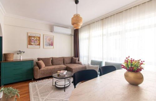 Moda Apartment | Chic 2BR Gem on Moda Iconic Antiques Street