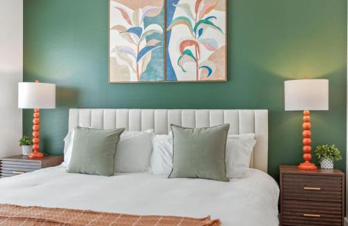 Reynoldstown Apartment | Chic 2BR King Bed Balcony Krog Market Steps to Beltline
