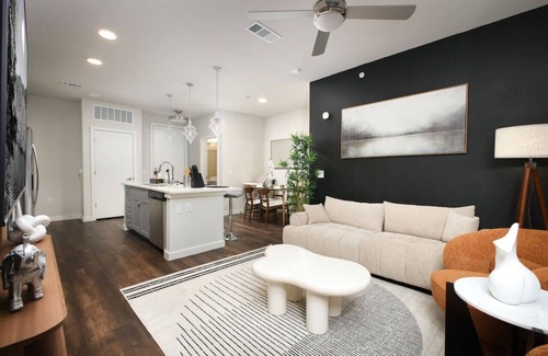 Southtown Apartment | Chic 2BR w/Gym, Parking Near Rvrwalk & Dome