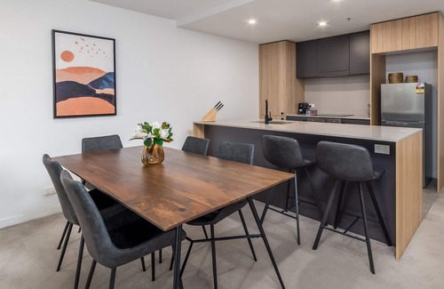 Braddon Apartment | Chic 3-Bed in Central with Pool, Sauna and Gym