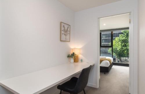 Braddon Apartment | Chic 3-Bed in Central with Pool, Sauna and Gym