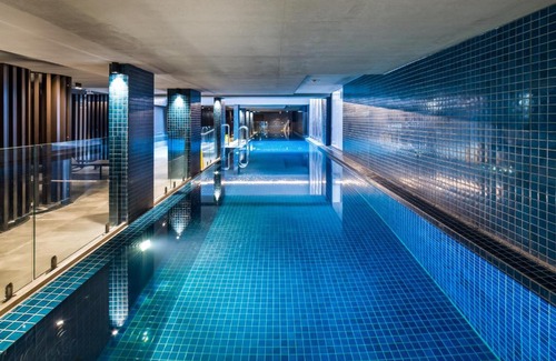 Braddon Apartment | Chic 3-Bed in Central with Pool, Sauna and Gym