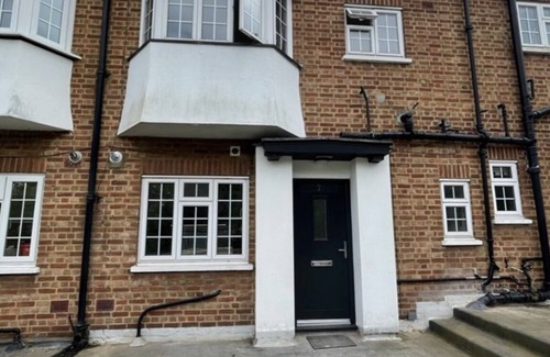 Northwood Apartment | Chic 3-bedroom with luxury decor and WiFi in delightful Northwood