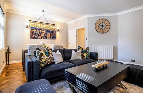 Northwood Apartment | Chic 3-bedroom with luxury decor and WiFi in delightful Northwood