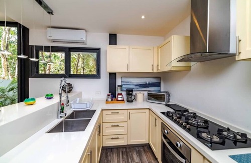 Ek Balam Village House | CHIC 3-Levels at MUN - Rooftop Deck - Pool