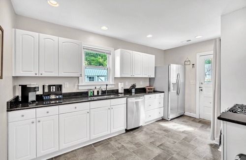 Sans Souci House | Chic 3BR Home: Pet Friendly, Near Furman & Parks