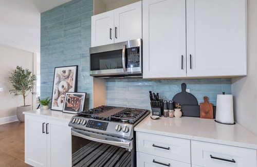 East Side House | Chic 4BR/3BA House – 10 min to Mercedes‑Benz – Private Deck + BBQ