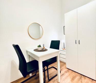 Liesing Apartment | Chic 5BR Apt for 10P, with Direct City Access