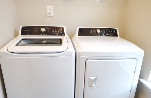 St. Andrews House | Chic and convenient 2 bedroom, 2 bathroom near downtown, Fort Jackson, and more!