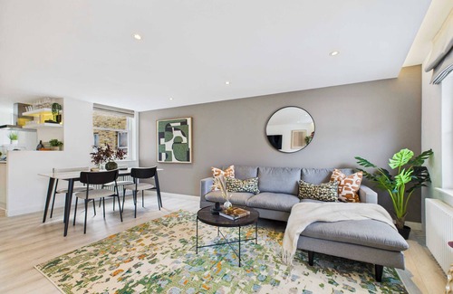 Chaucer Apartment | Chic and cosy apartment near Borough Market
