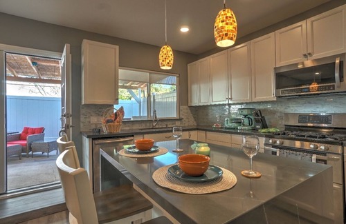 Mount Helix House | Chic and Cozy Luxury Private Guest House