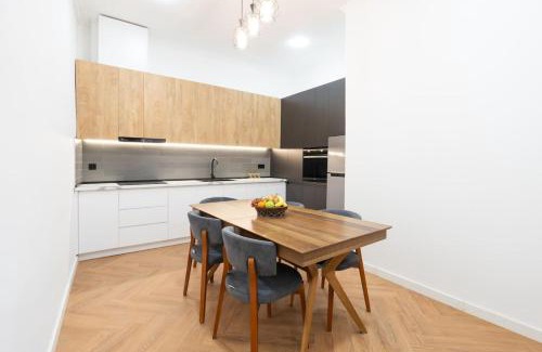 Chugureti House | Chic and Modern 4 Bedroom Home in Central Tbilisi