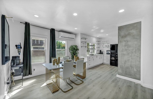 Cleveland House | Chic and Modern Retreat in Cleveland