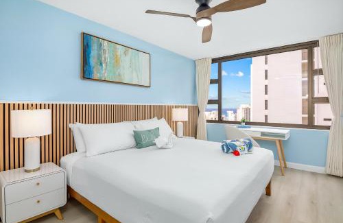 Waikiki Apartment | Chic and Upscale Waikiki Beach Ocean View with Parking