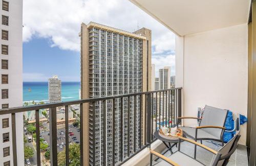 Waikiki Apartment | Chic and Upscale Waikiki Beach Ocean View with Parking